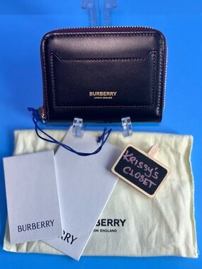 💯 Authentic Burberry Calfskin Compact Zippy Wallet Retail